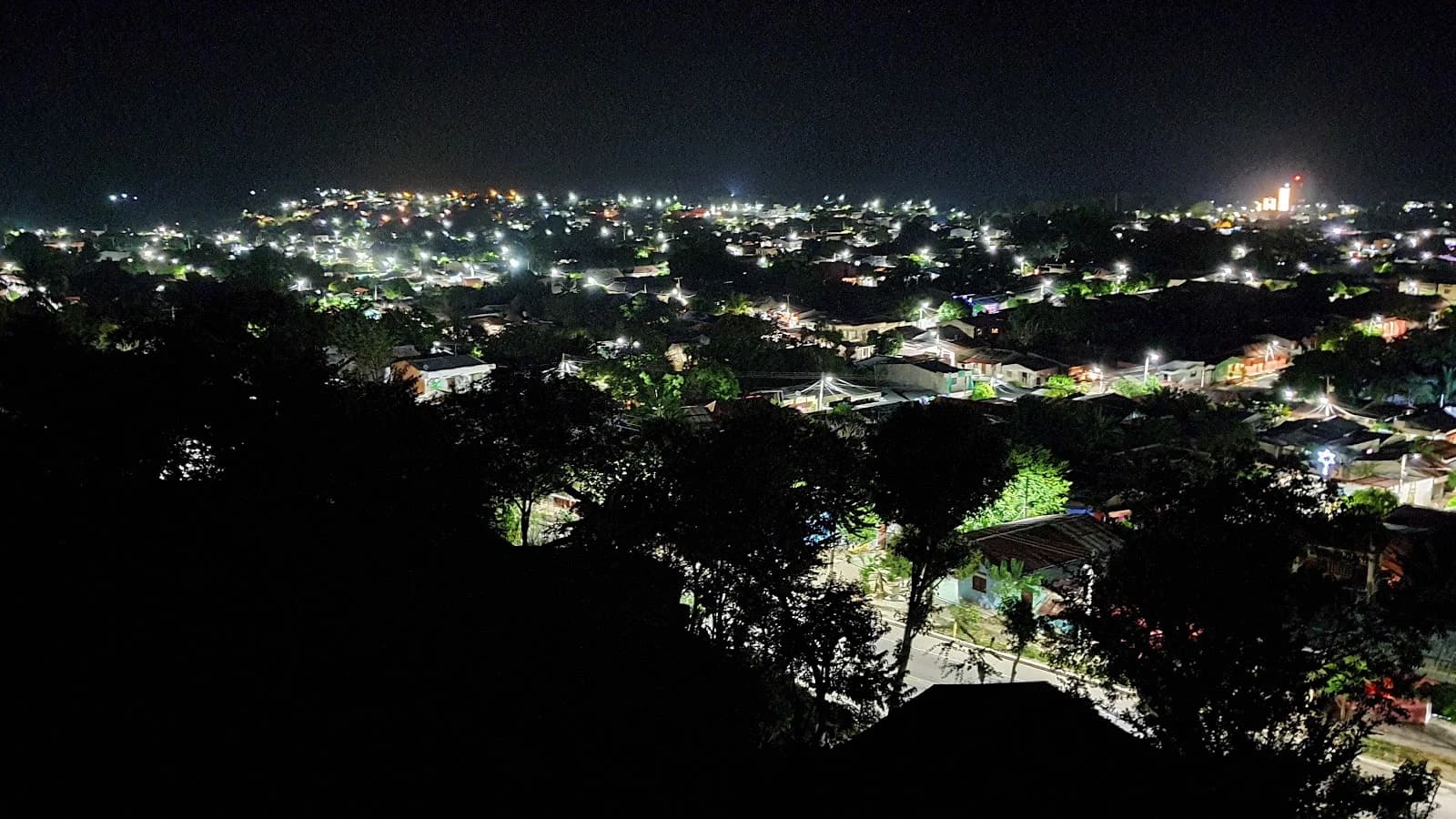Vista nocturna del área de cobertura de Conectel