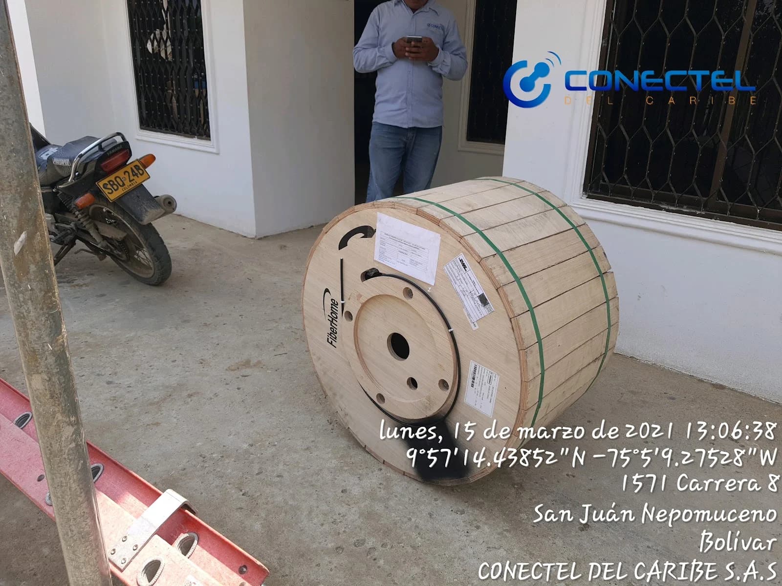 Rollo de cable dispuesto para una instalación
